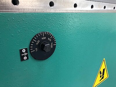 Schwenkbiegemaschine mit Bombierung